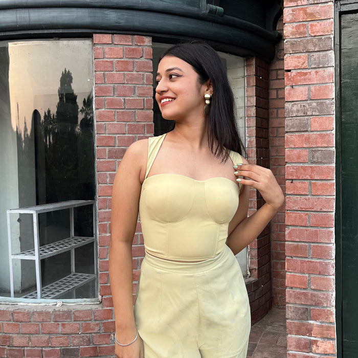 पतलून के साथ कोर्सेट टॉप